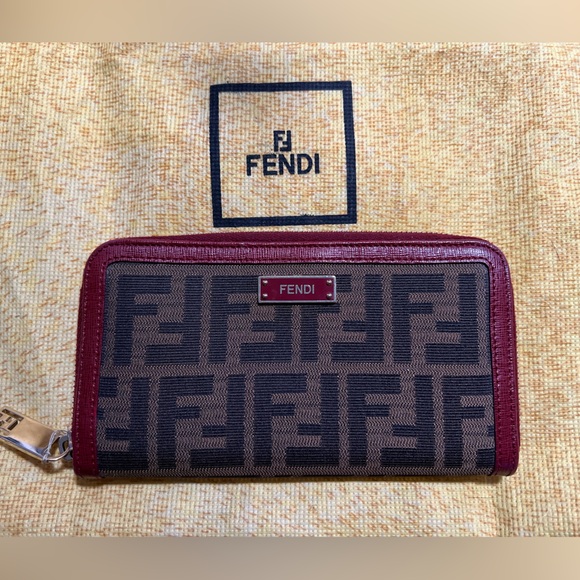 Fendi wallet - Picture 1 of 4